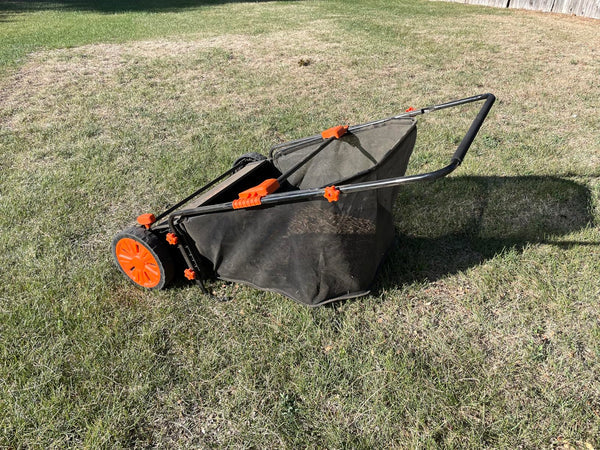 Manual Push Lawn Sweeper – Adjustable Leaf & Grass Collector